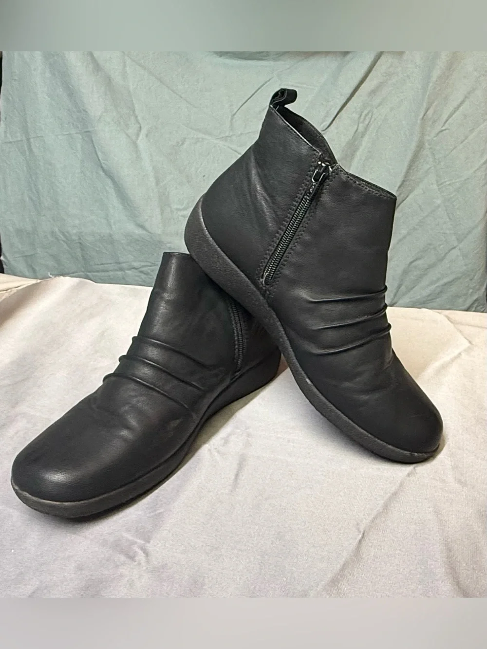 Earth Spirit Black Leather Chukka Zip Boots
